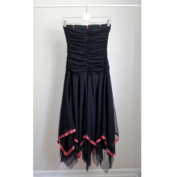 📌BOGO Strapless black dress with red ribbons - Picture 2 of 3